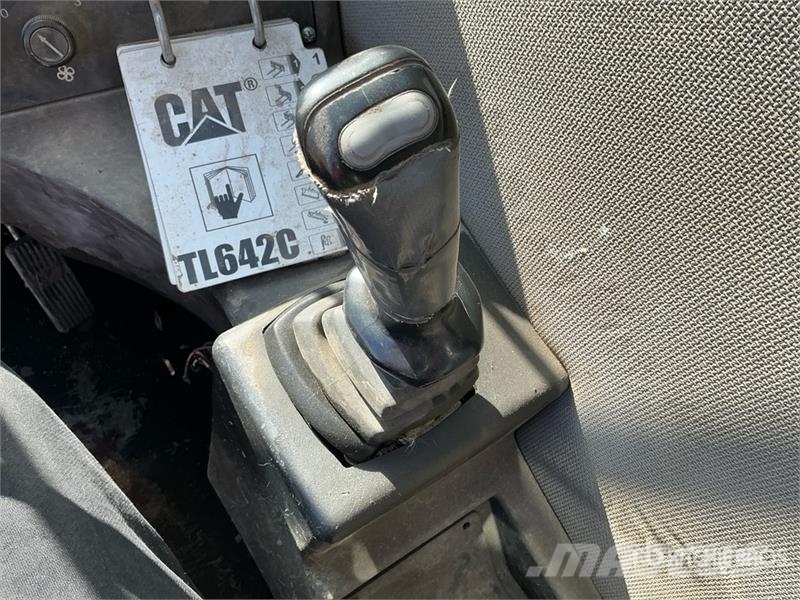 CAT TL642C Teleskopické manipulátory