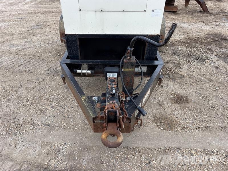 CAT XQ1006 100 kW Mobile Generator Set Naftové generátory