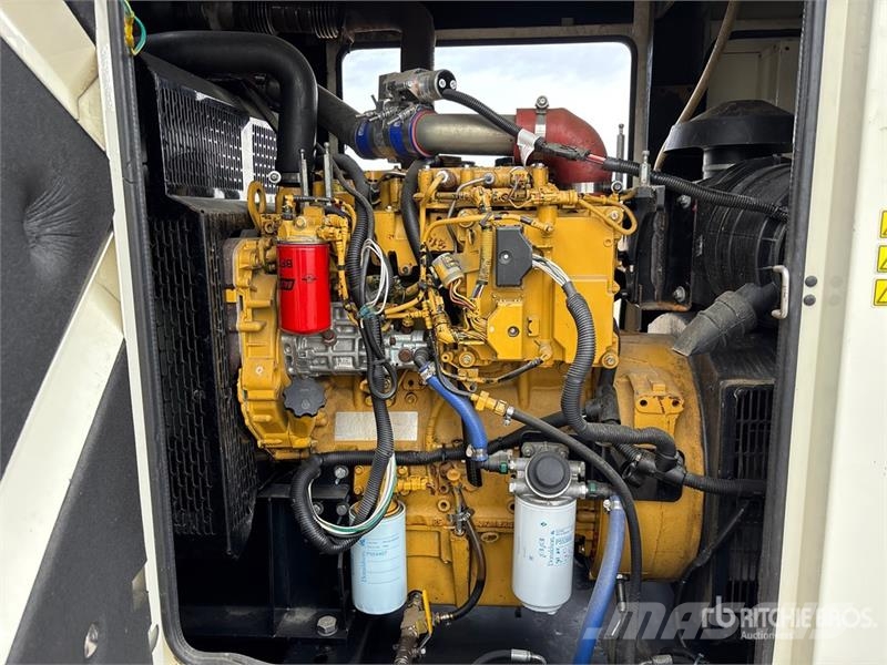 CAT XQ1006 100 kW Mobile Generator Set Naftové generátory