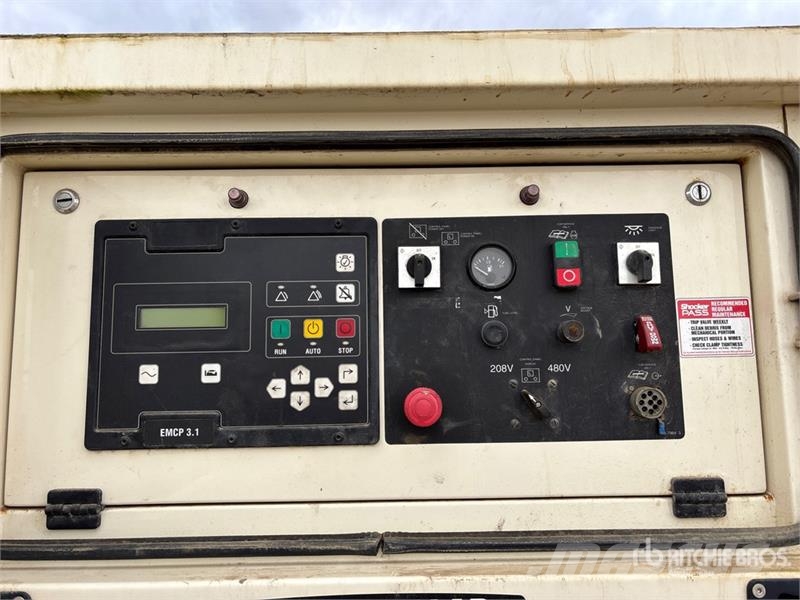 CAT XQ1006 100 kW Mobile Generator Set Naftové generátory