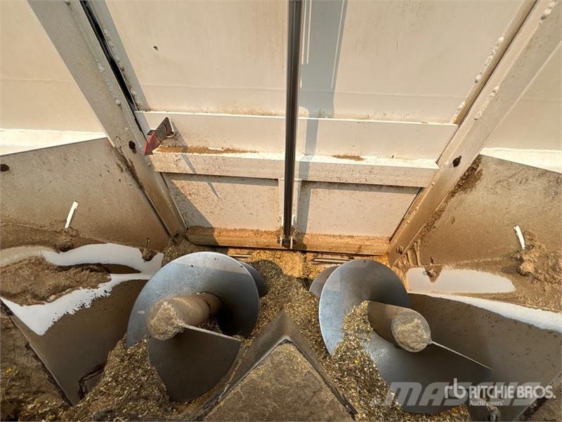  Cattlelac 520 Feed Grinder Mixer ماكينات وملحقات مواش أخرى