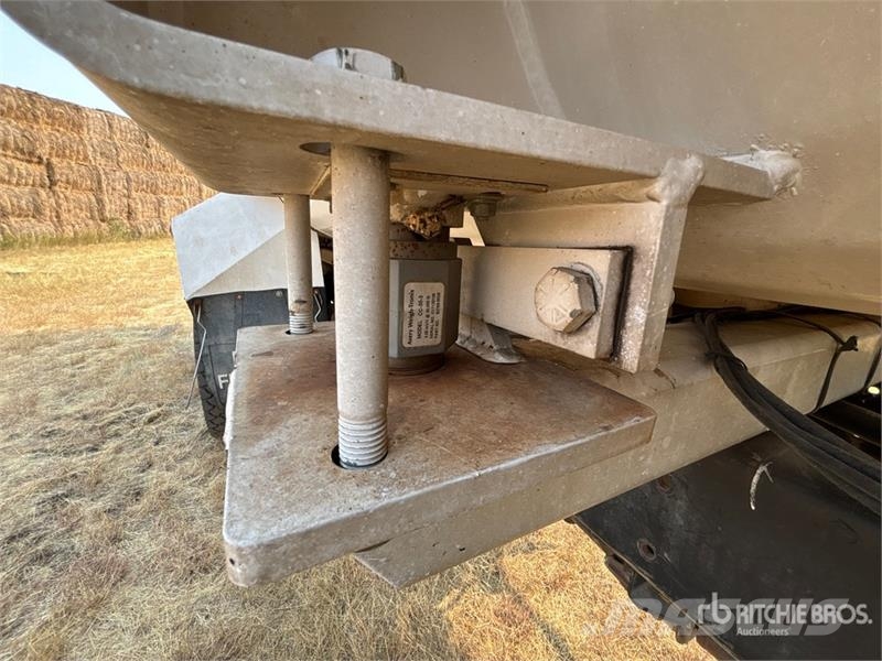  Cattlelac 520 Feed Grinder Mixer ماكينات وملحقات مواش أخرى