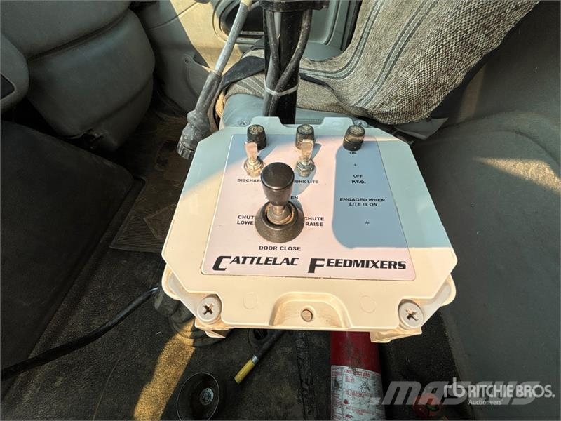  Cattlelac 520 Feed Grinder Mixer ماكينات وملحقات مواش أخرى