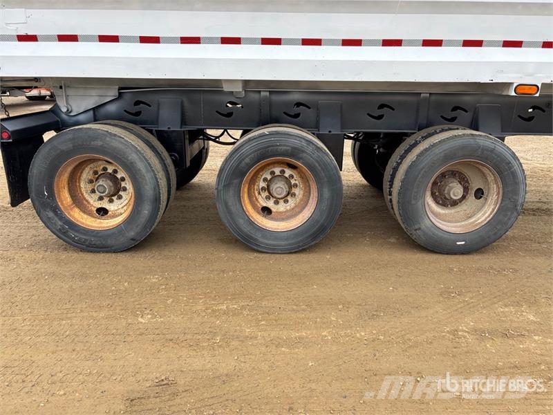 Centerline 30 ft Tri/A End Dump Trailer Tipper trailers