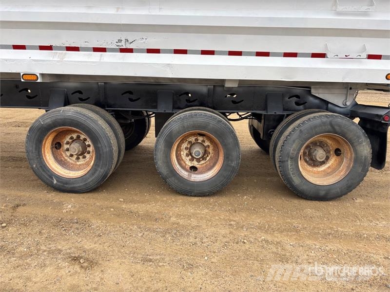 Centerline 30 ft Tri/A End Dump Trailer Tipper trailers
