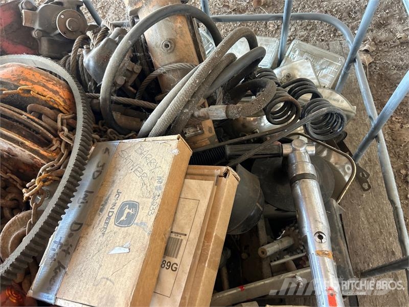 Chains, Belts, Headlight & Hydraulic Winch مكونات أخرى