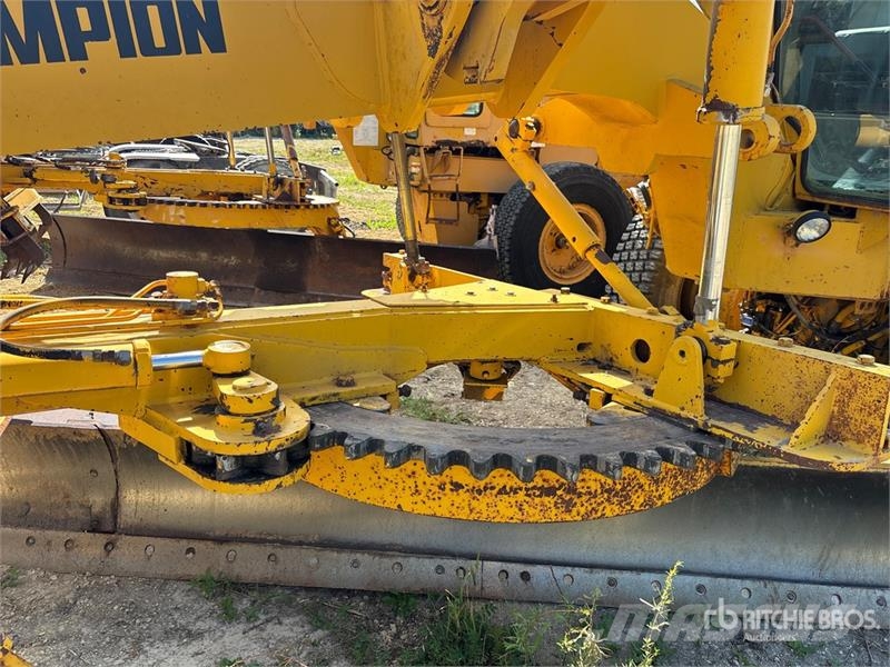 Champion 720 Motor Grader Väghyvlar