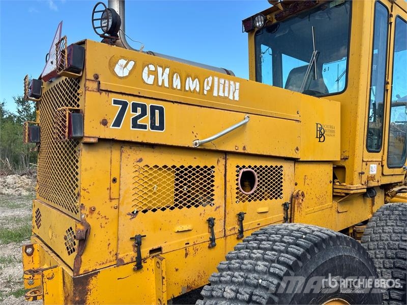 Champion 720 Motor Grader Väghyvlar