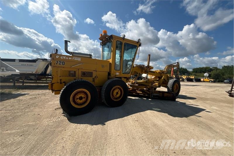 Champion 720 Motor Grader Väghyvlar