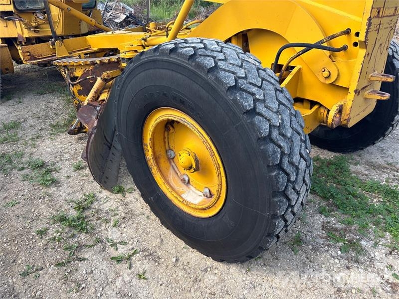 Champion 720 Motor Grader Väghyvlar