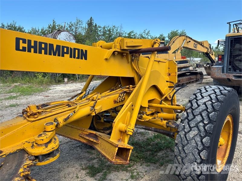 Champion 720 Motor Grader Väghyvlar