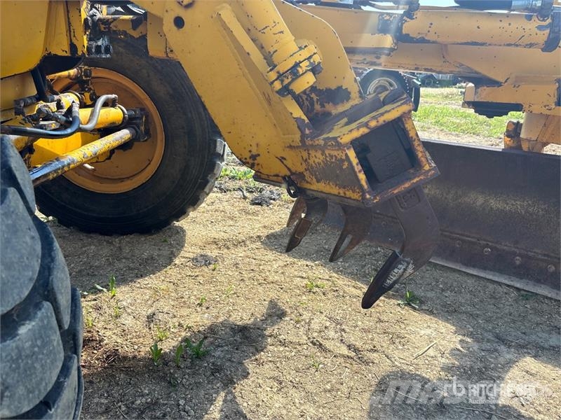 Champion 740 Motor Grader Väghyvlar