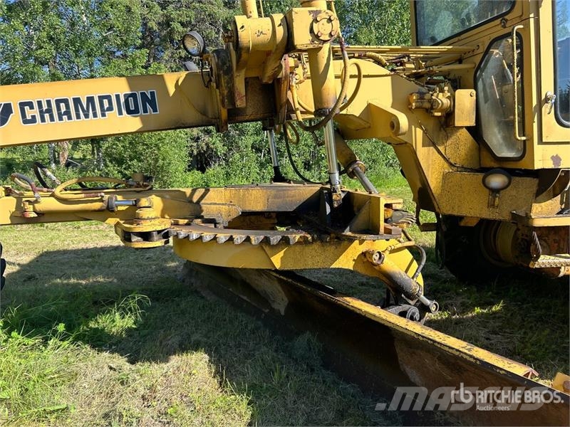 Champion 740 Motor Grader Väghyvlar