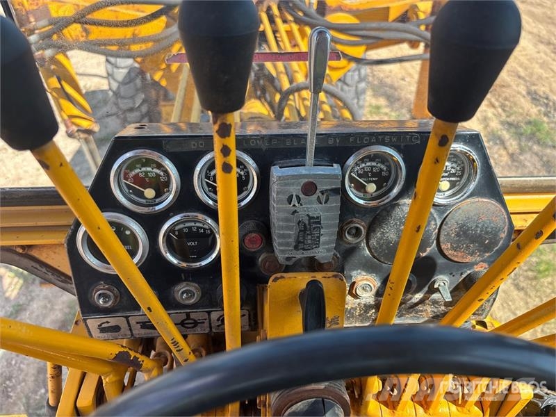 Champion 740 Motor Grader Väghyvlar