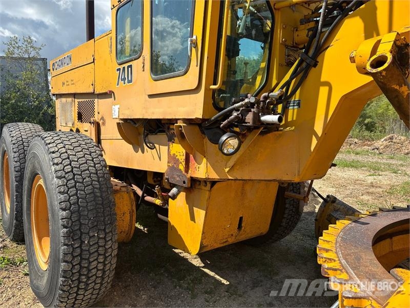 Champion 740 Motor Grader Väghyvlar