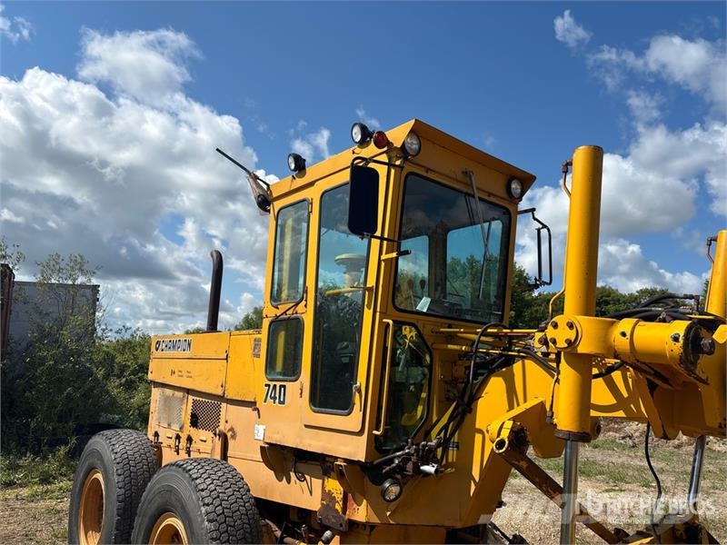 Champion 740 Motor Grader Väghyvlar