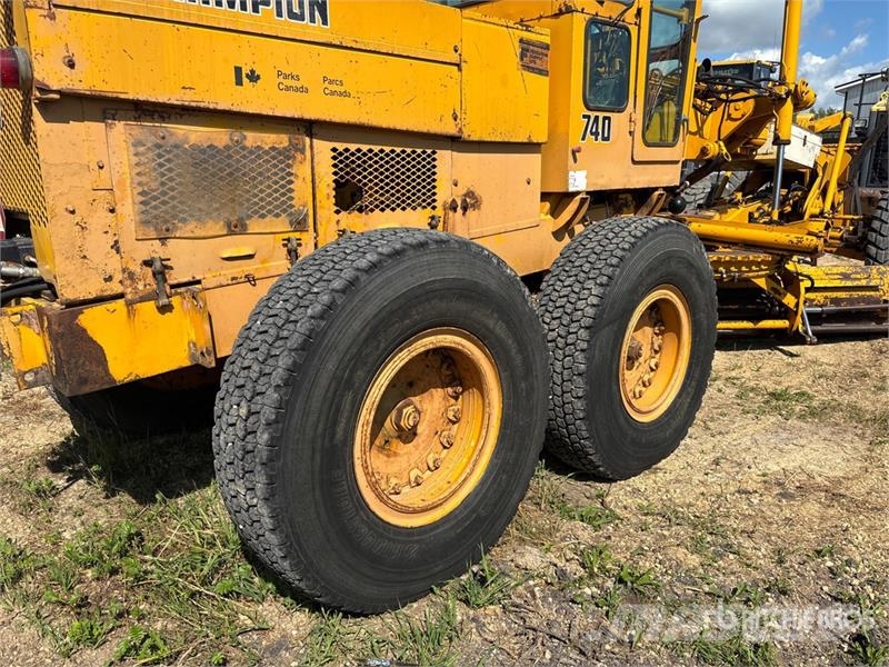 Champion 740 Motor Grader Väghyvlar