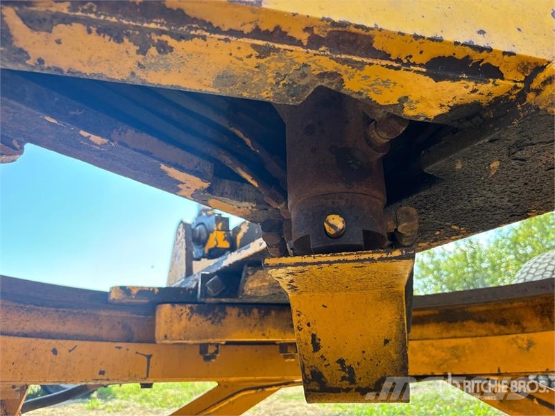 Champion 740 Motor Grader Väghyvlar