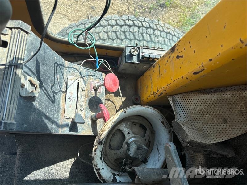 Champion 740 Motor Grader Väghyvlar