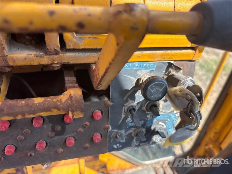 Champion 740 Motor Grader Väghyvlar
