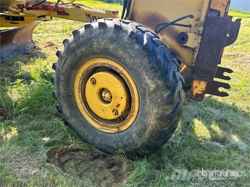 Champion 740 Motor Grader Väghyvlar