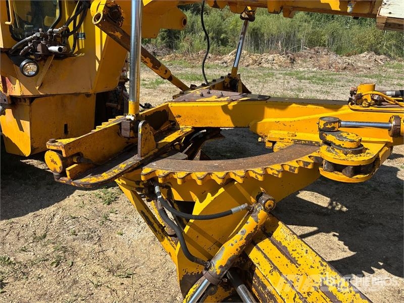 Champion 740 Motor Grader Väghyvlar