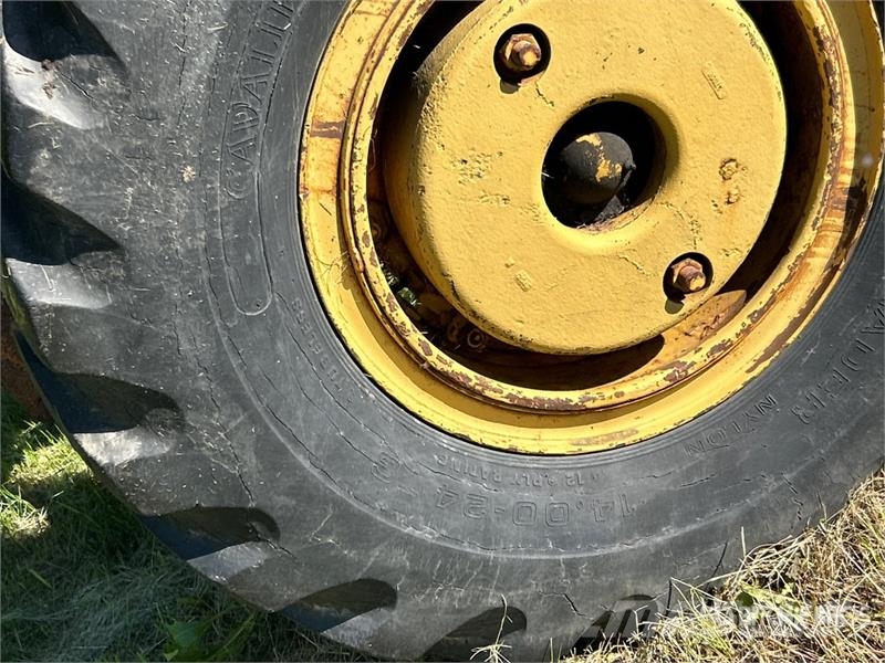 Champion 740 Motor Grader Väghyvlar