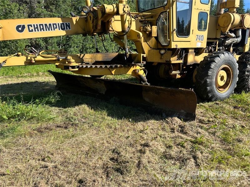 Champion 740 Motor Grader Väghyvlar