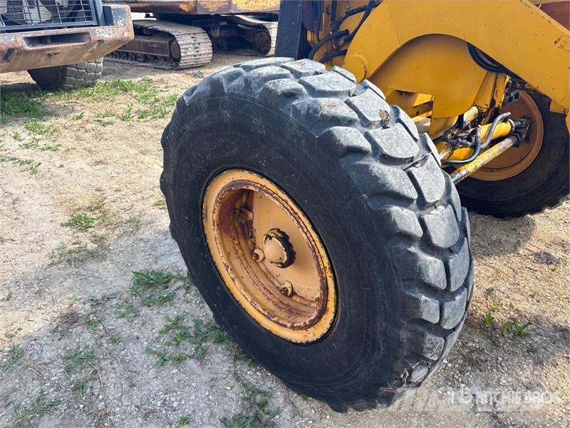 Champion 740 Motor Grader Väghyvlar