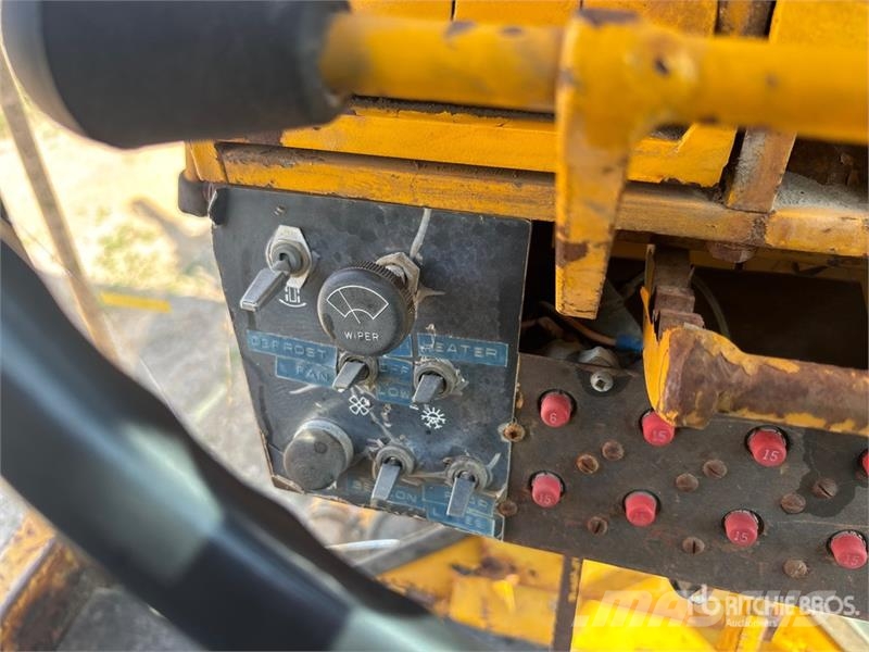 Champion 740 Motor Grader Väghyvlar