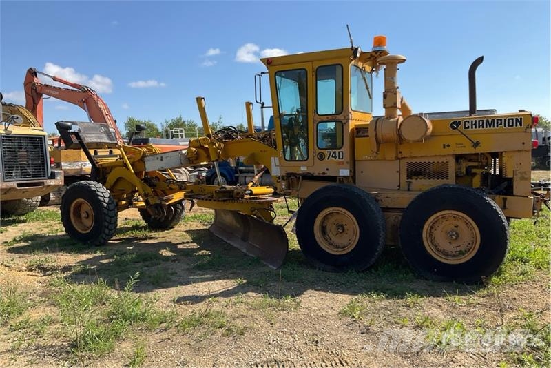 Champion 740 Motor Grader Väghyvlar