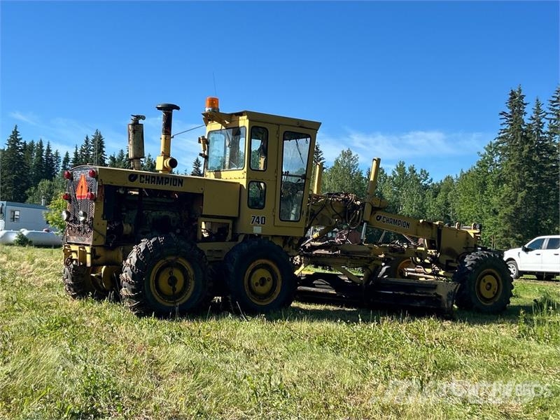 Champion 740 Motor Grader Väghyvlar
