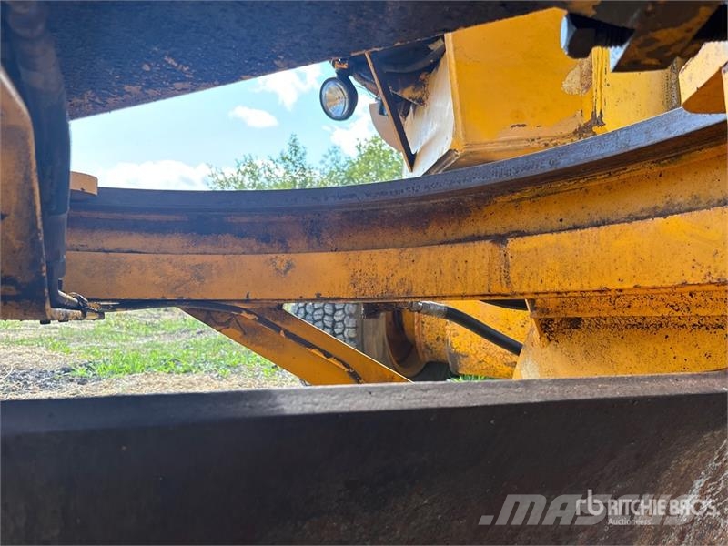 Champion 740 Motor Grader Väghyvlar