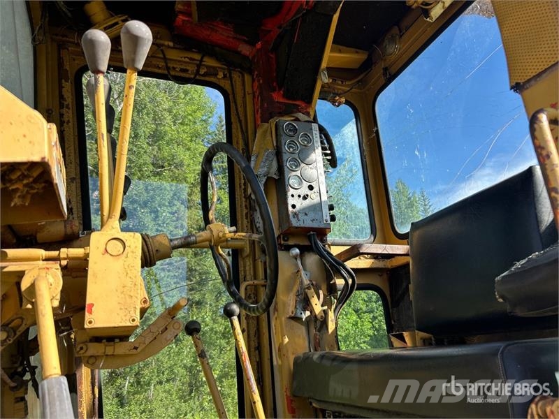 Champion 740 Motor Grader Väghyvlar