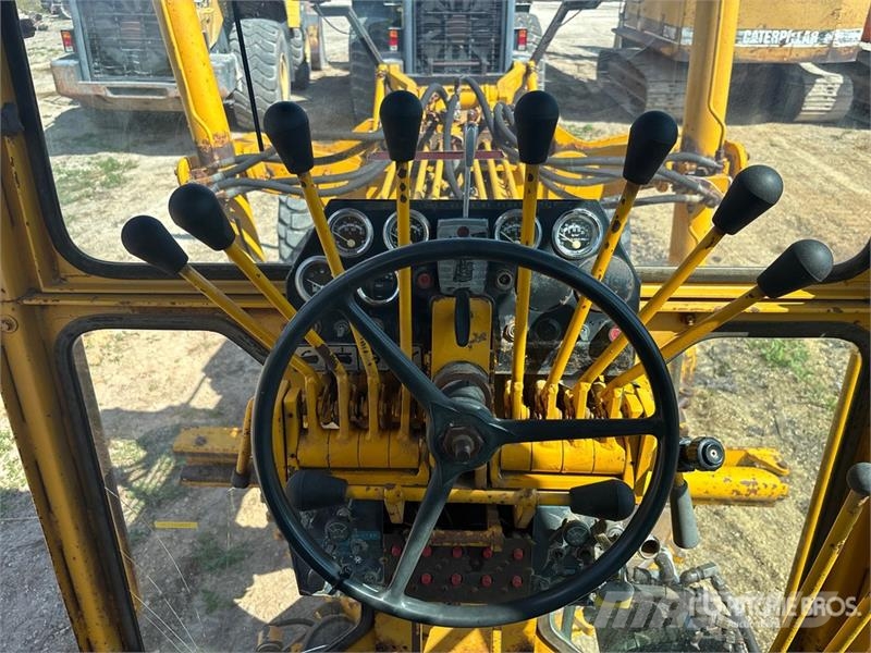 Champion 740 Motor Grader Väghyvlar