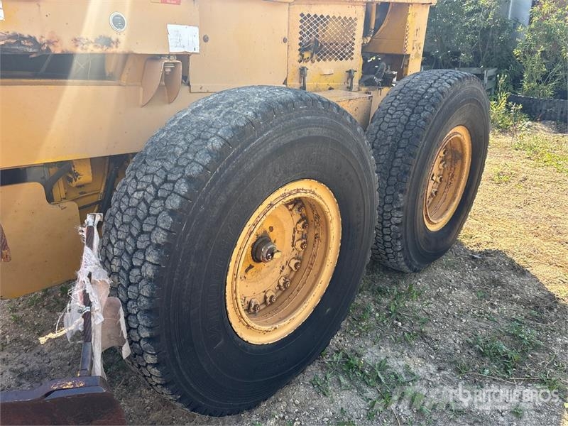 Champion 740 Motor Grader Väghyvlar