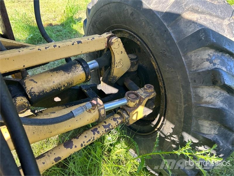 Champion 740 Motor Grader Väghyvlar
