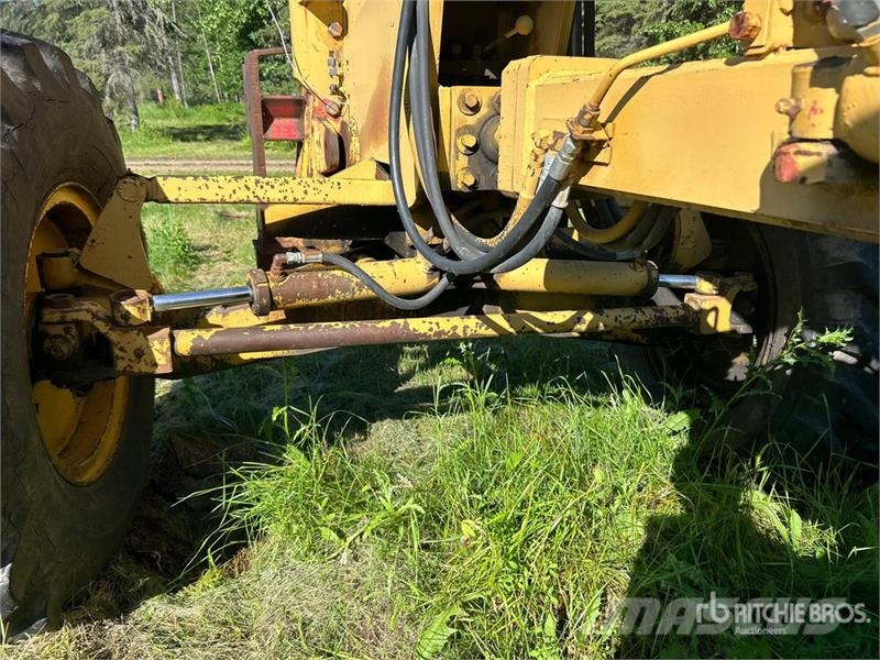 Champion 740 Motor Grader Väghyvlar