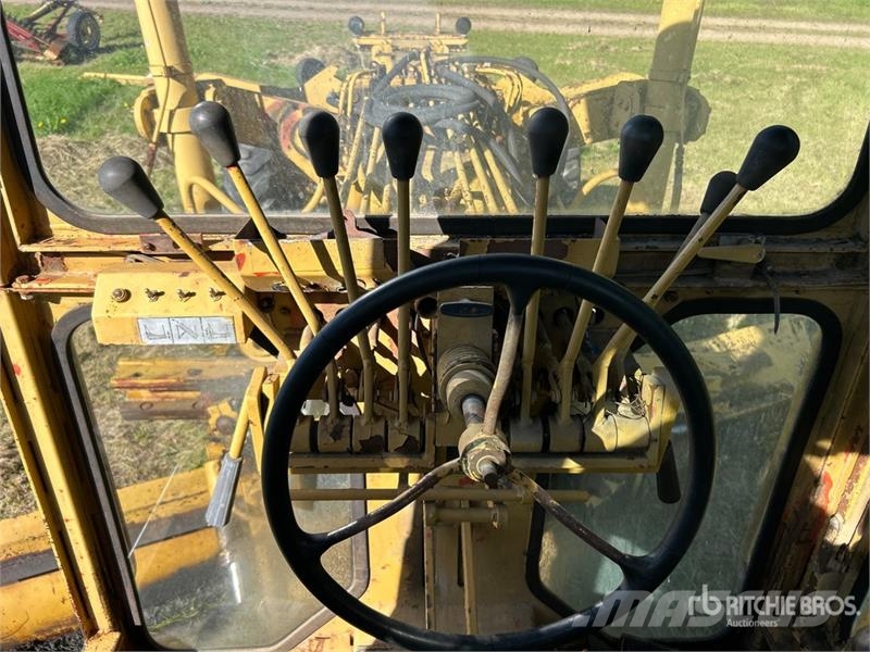 Champion 740 Motor Grader Väghyvlar