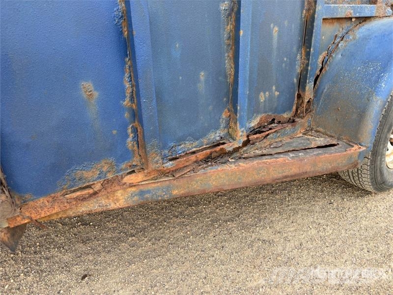 Charmac 12 ft T/A Horse Trailer مقطورات نقل الحيوانات