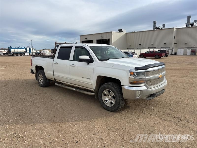 Chevrolet 1500 4x4 Crew Cab Pickup Egyéb