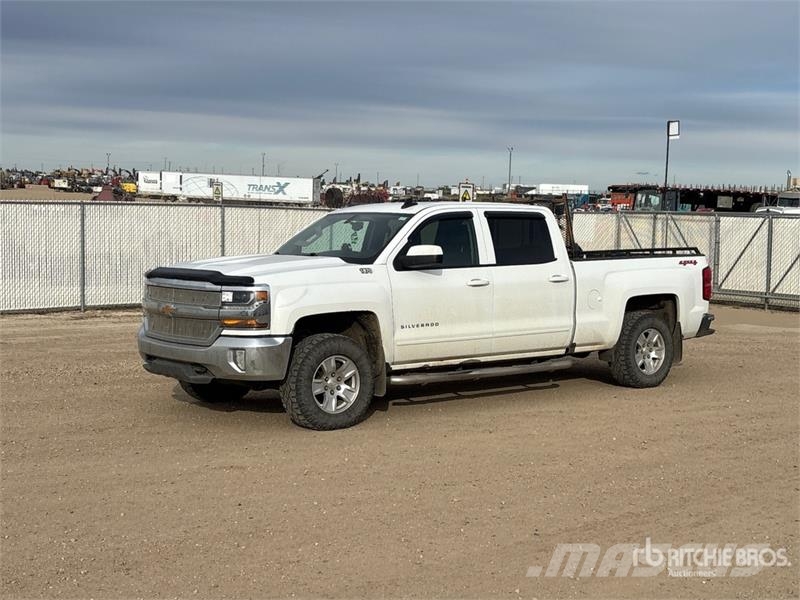 Chevrolet 1500 4x4 Crew Cab Pickup Egyéb