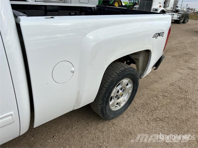 Chevrolet 1500 LT 4x4 Extended Cab Pickup Muu