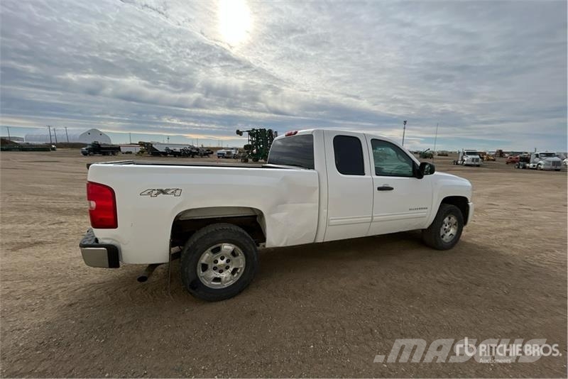 Chevrolet 1500 LT 4x4 Extended Cab Pickup Muu
