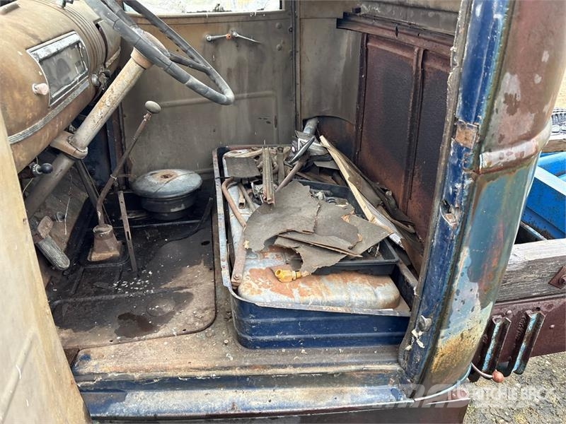 Chevrolet 1533 Antique Pickup (Inoperable) Andere Transporter