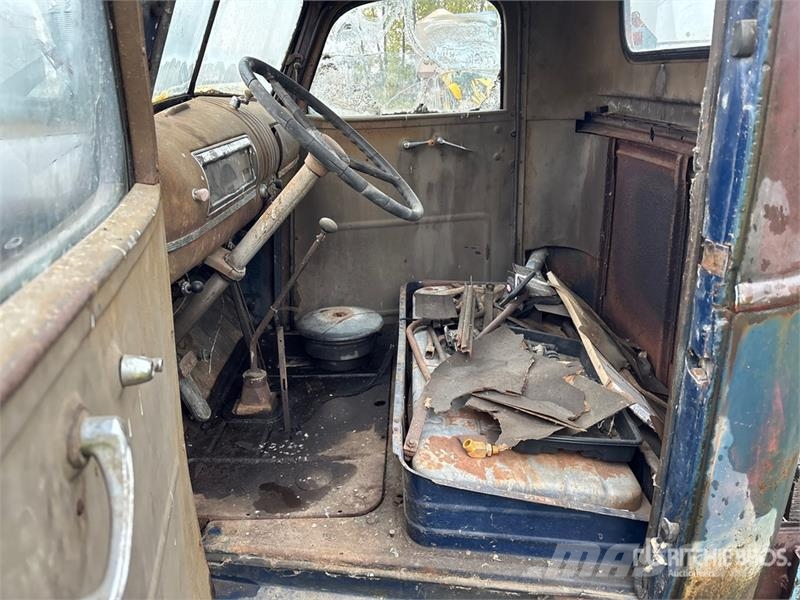 Chevrolet 1533 Antique Pickup (Inoperable) Andere Transporter