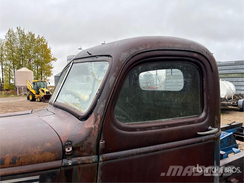 Chevrolet 1533 Antique Pickup (Inoperable) Andere Transporter