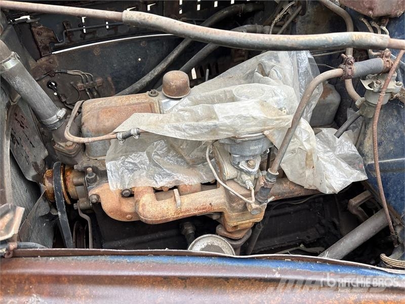 Chevrolet 1533 Antique Pickup (Inoperable) Andere Transporter