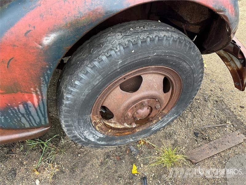 Chevrolet 1533 Antique Pickup (Inoperable) Andere Transporter