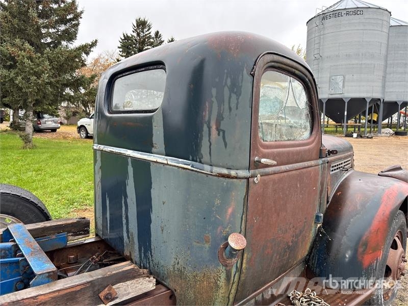 Chevrolet 1533 Antique Pickup (Inoperable) Andere Transporter